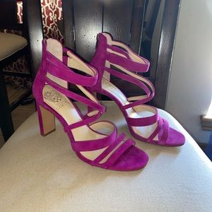 VINCE CAMUTO 9 1/2 dragon fruit heels